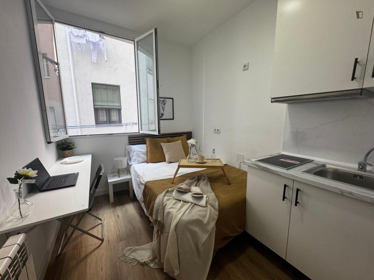 Habitación de Apartamento para compartir en  Madrid Capital con Calefacción, Amueblado y Horno