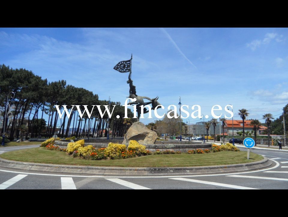 Vista exterior de Casa o xalet en venda en Vigo  amb Jardí privat, Terrassa i Traster
