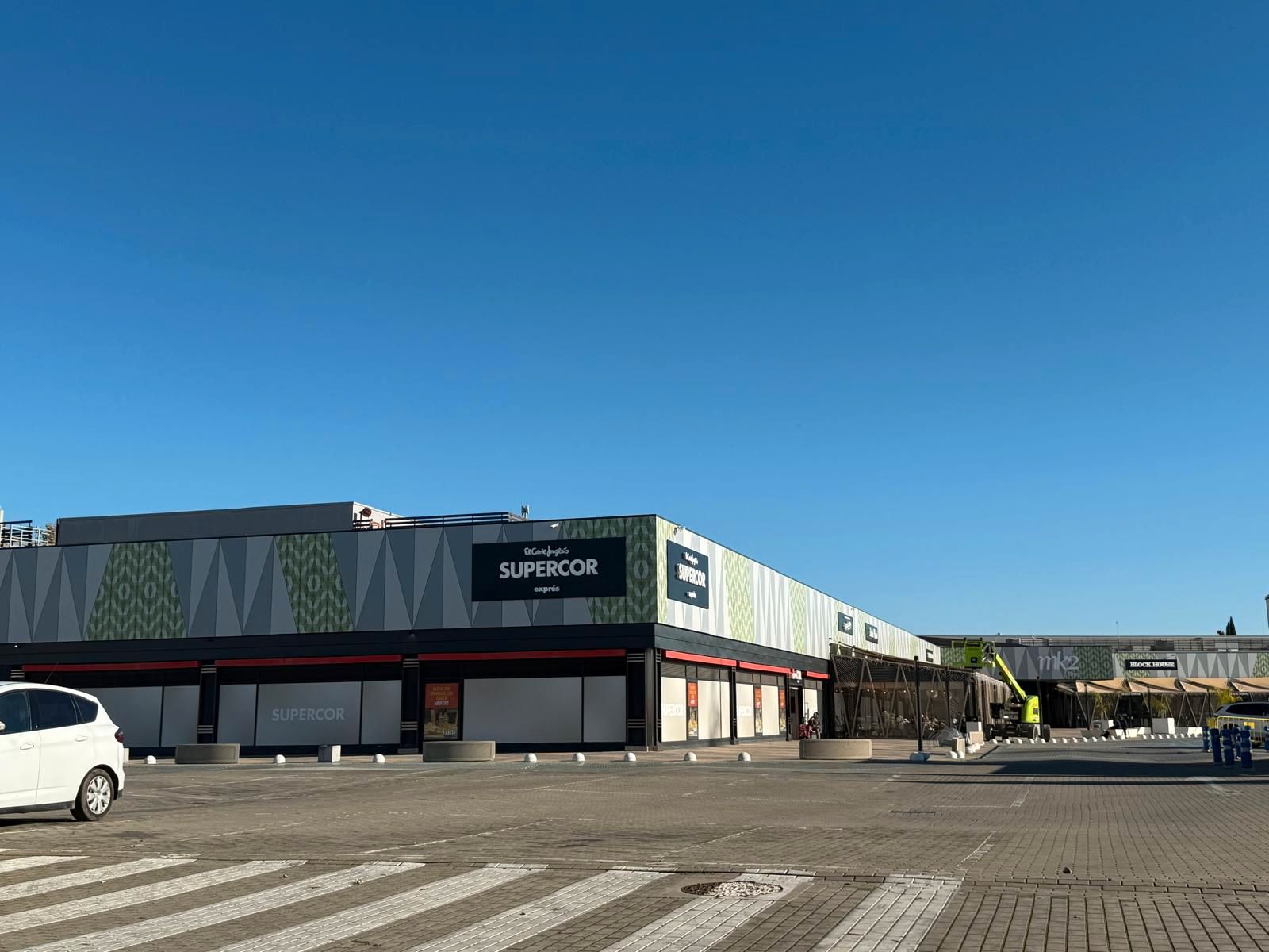 Vista exterior de Casa adosada en venda en  Córdoba Capital amb Aire condicionat, Calefacció i Terrassa