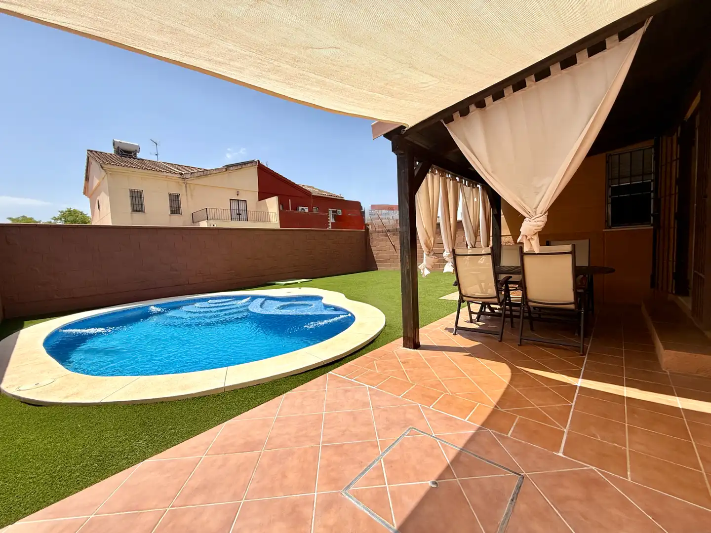 Terrassa de Casa adosada en venda en Espartinas amb Jardí privat, Terrassa i Piscina