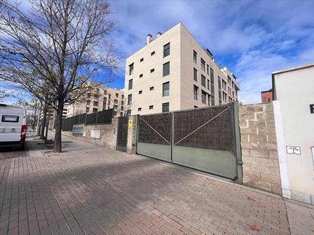 Garaje en Venta en GLORIA FUERTES en Tempranales