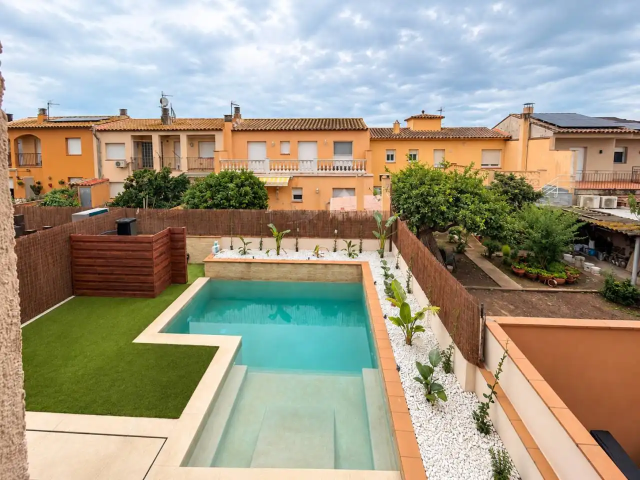 Piscina de Casa adosada en venda en Mont-ras, Girona