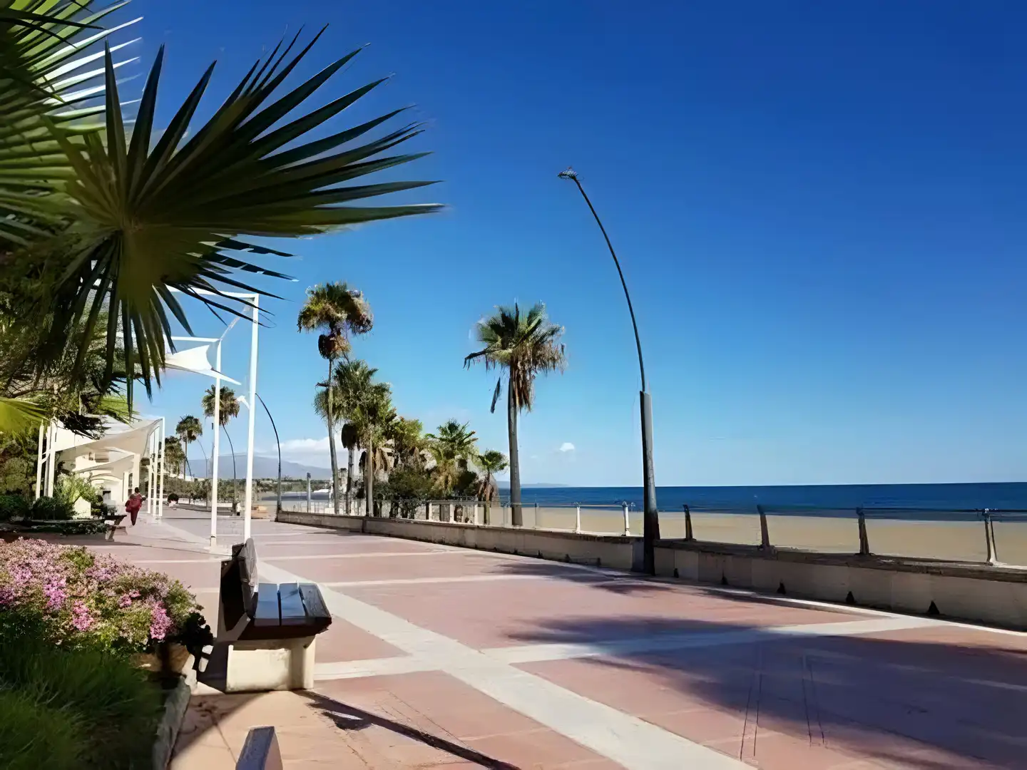 Apartment with lift for sale in Estepona Pueblo