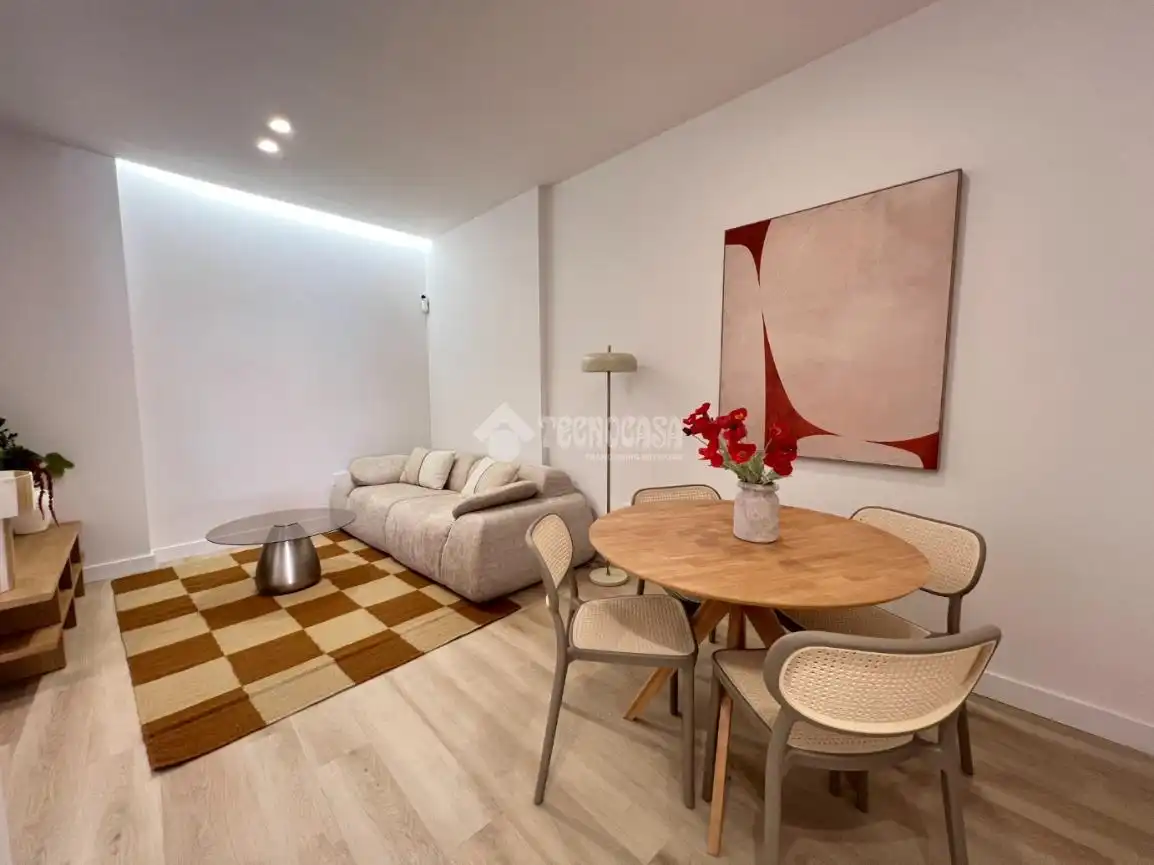 Sala d'estar de Pis en venda en Madrid amb Aire condicionat