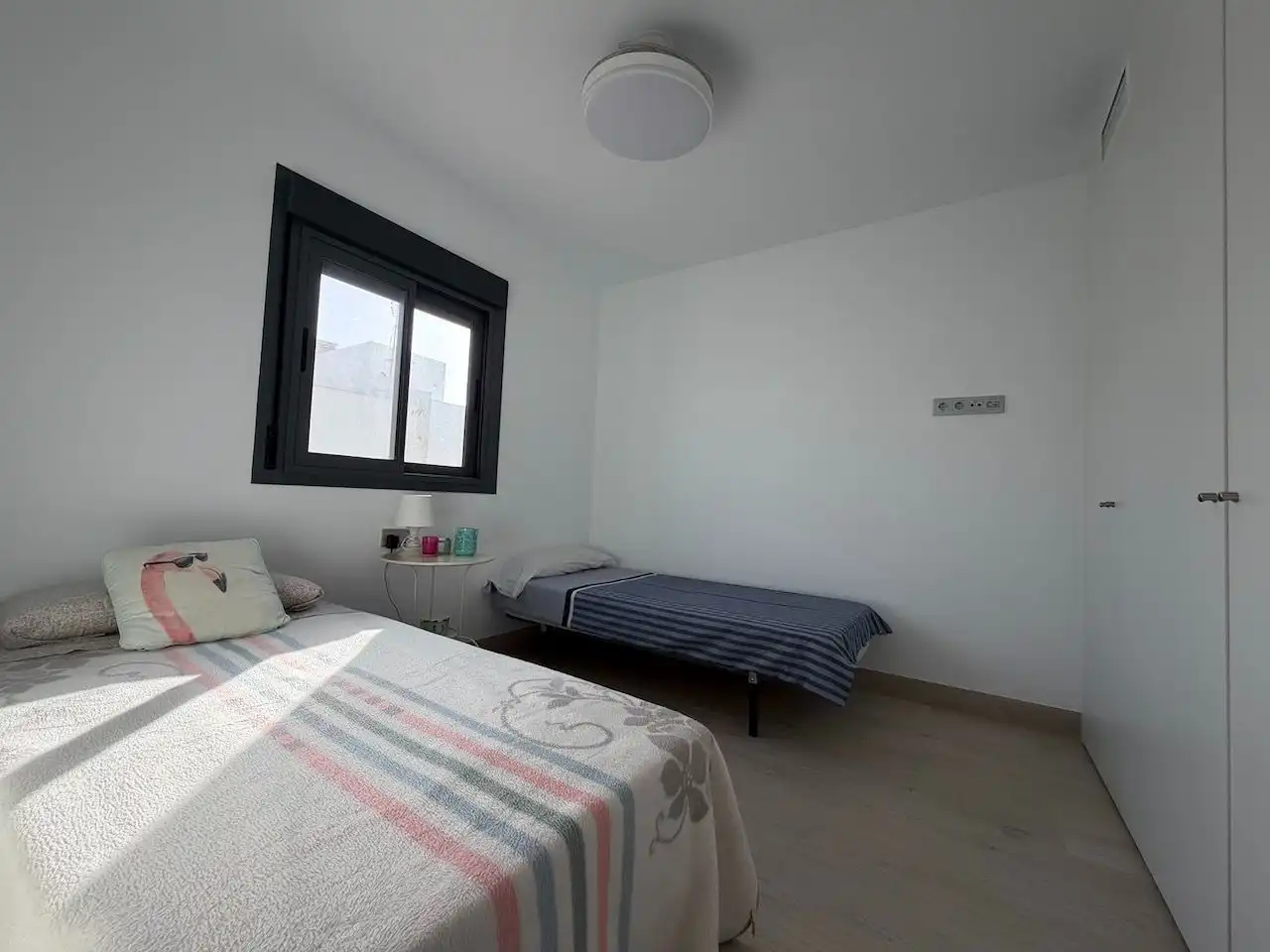 Dormitori de Casa adosada en venda en Vélez-Málaga amb Terrassa, Traster i Piscina comunitària