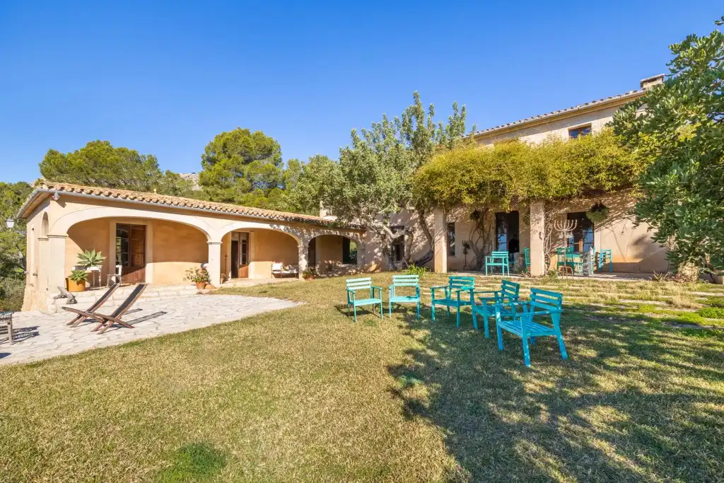 Casa rústica amb piscina en venda a S'Arracó