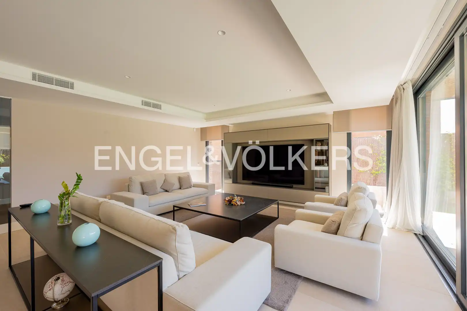 Sala de estar de Casa o chalet en venta en Las Rozas de Madrid con Aire acondicionado, Calefacción y Jardín privado