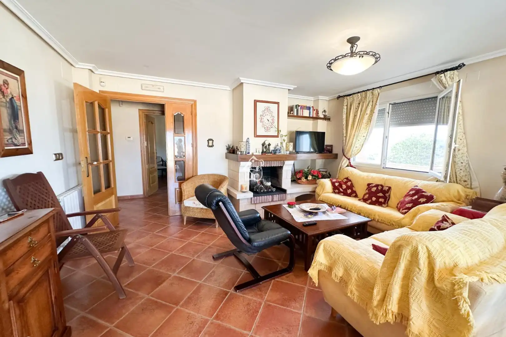 Sala d'estar de Finca rústica de lloguer en San Miguel de Salinas amb Aire condicionat, Jardí privat i Terrassa