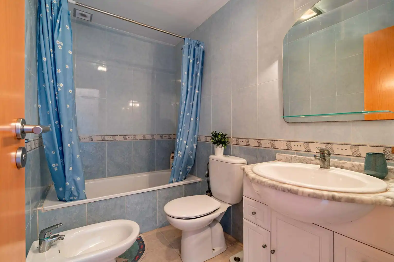 Baño de Ático en venta en El Ejido con Aire acondicionado, Terraza y Trastero