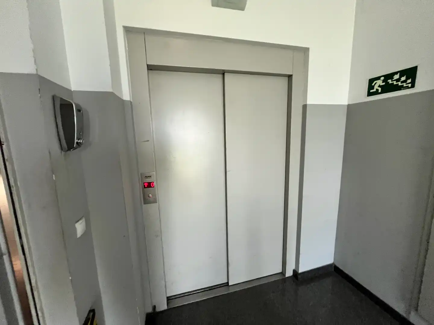 Fabrikhallen zur Miete in El Prat de Llobregat mit Alarm