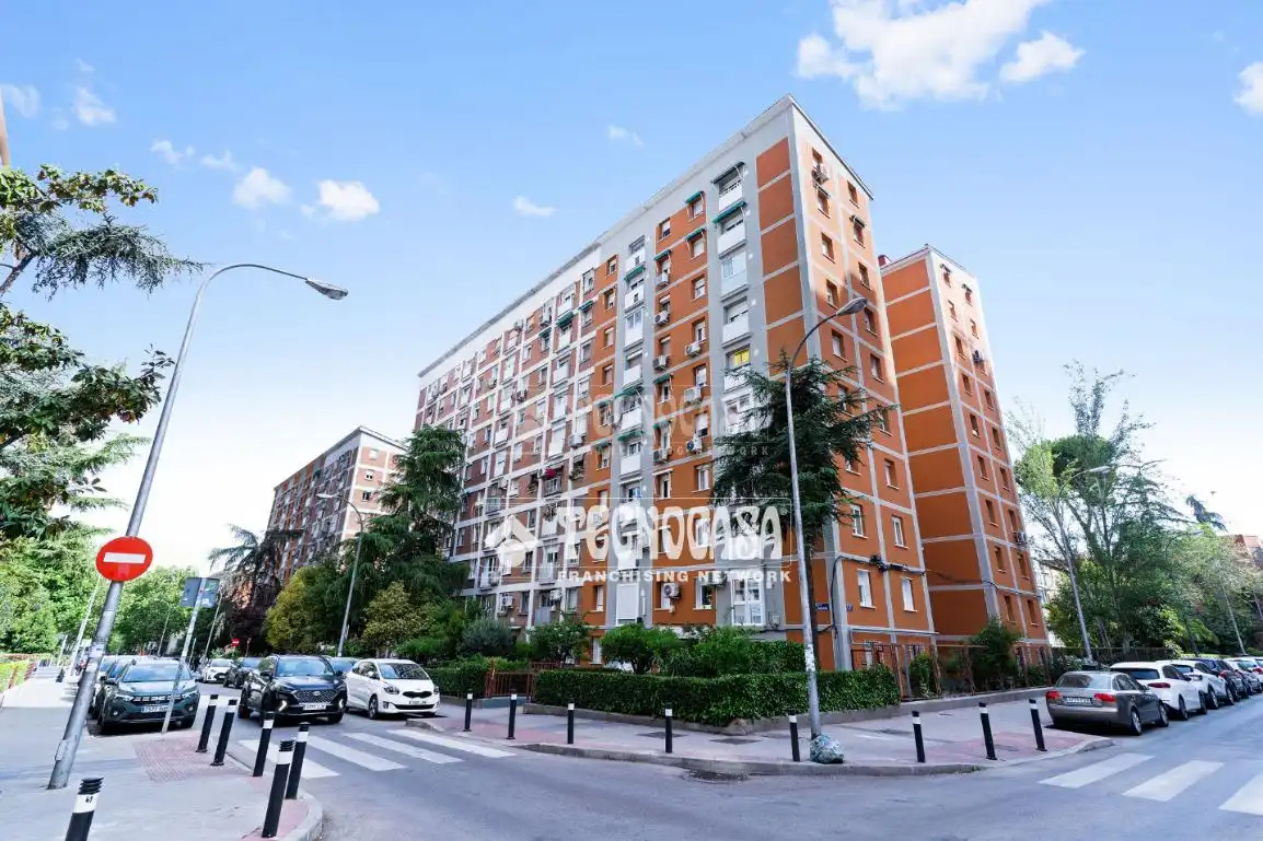 Vista exterior de Piso en venta en Madrid con Aire acondicionado y Calefacción