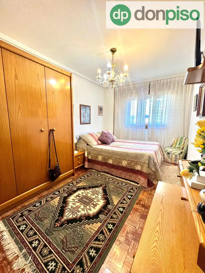 Schlafzimmer von Wohnung zum Verkauf in Santander mit Möbliert und Balkon