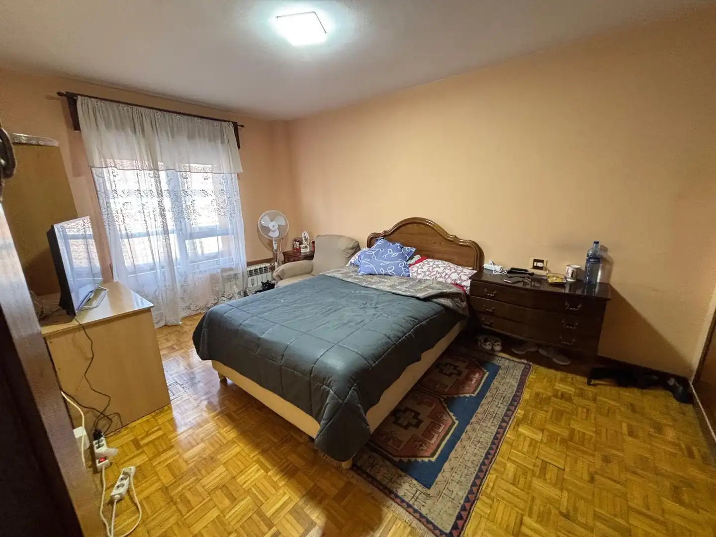 Dormitori de Pis en venda en Oviedo  amb Calefacció, Parquet i Forn