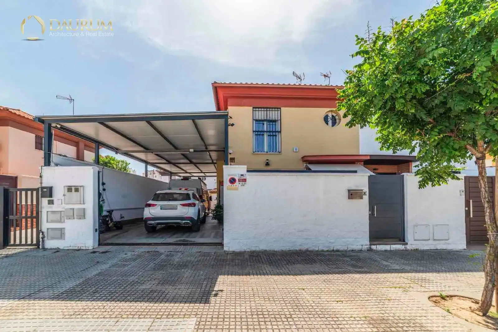 Vista exterior de Casa adosada en venta en Bormujos con Aire acondicionado, Calefacción y Terraza