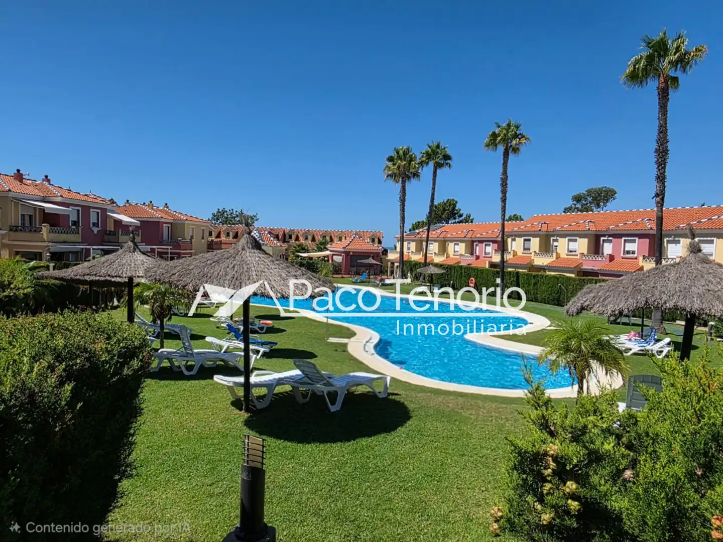 Außenansicht von Wohnung zum Verkauf in Islantilla mit Privatgarten, Terrasse und Abstellraum