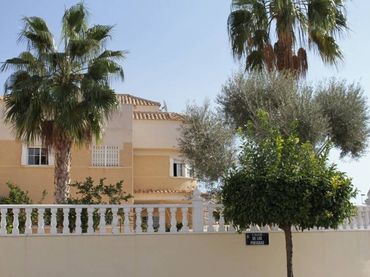Detached house with pool for sale in Calle Calle de las Lavanderas