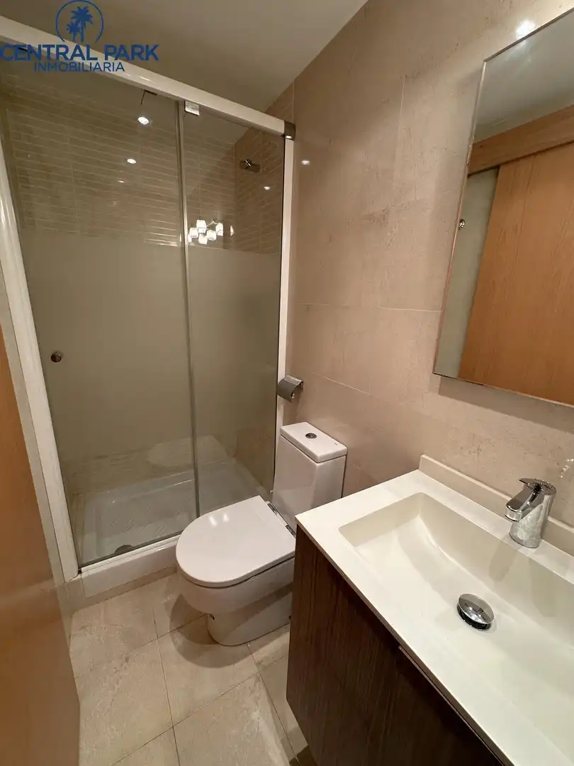 Baño de Apartamento en venta en Salou con Aire acondicionado, Terraza y Amueblado