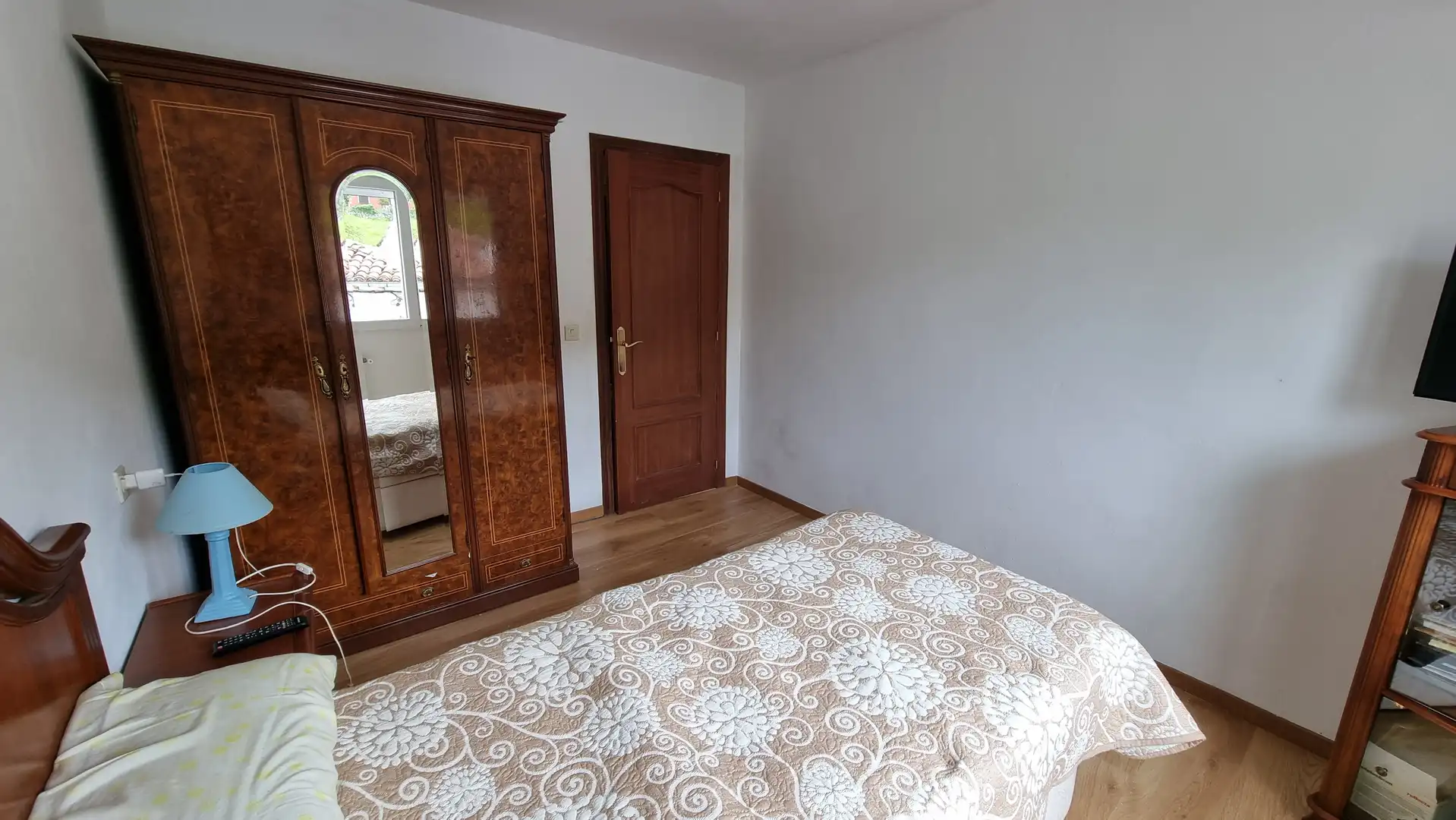 Dormitori de Casa adosada en venda en Cabrales amb Calefacció i Moblat