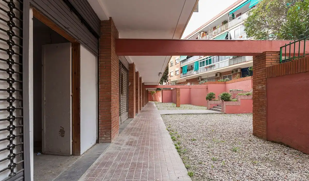 Vista exterior de Local de alquiler en Castelldefels