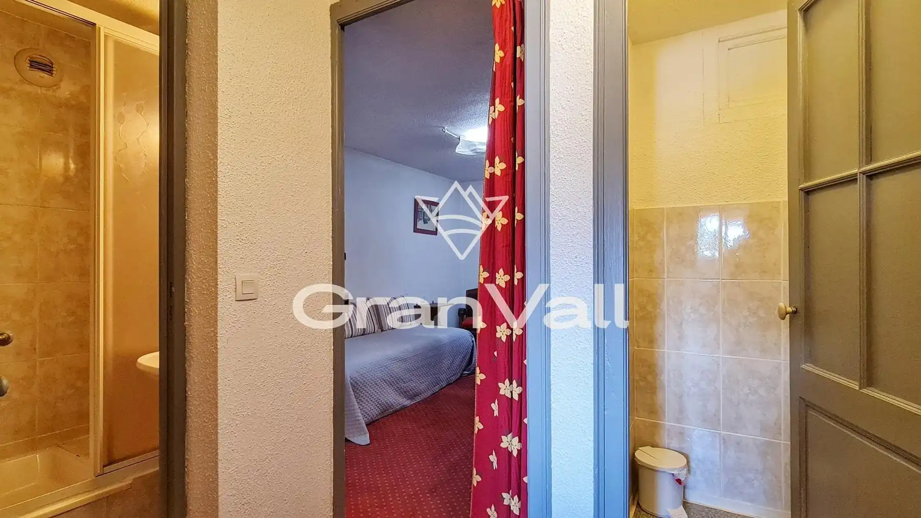 Habitación de Edificio en venta en Latour - de - Carol