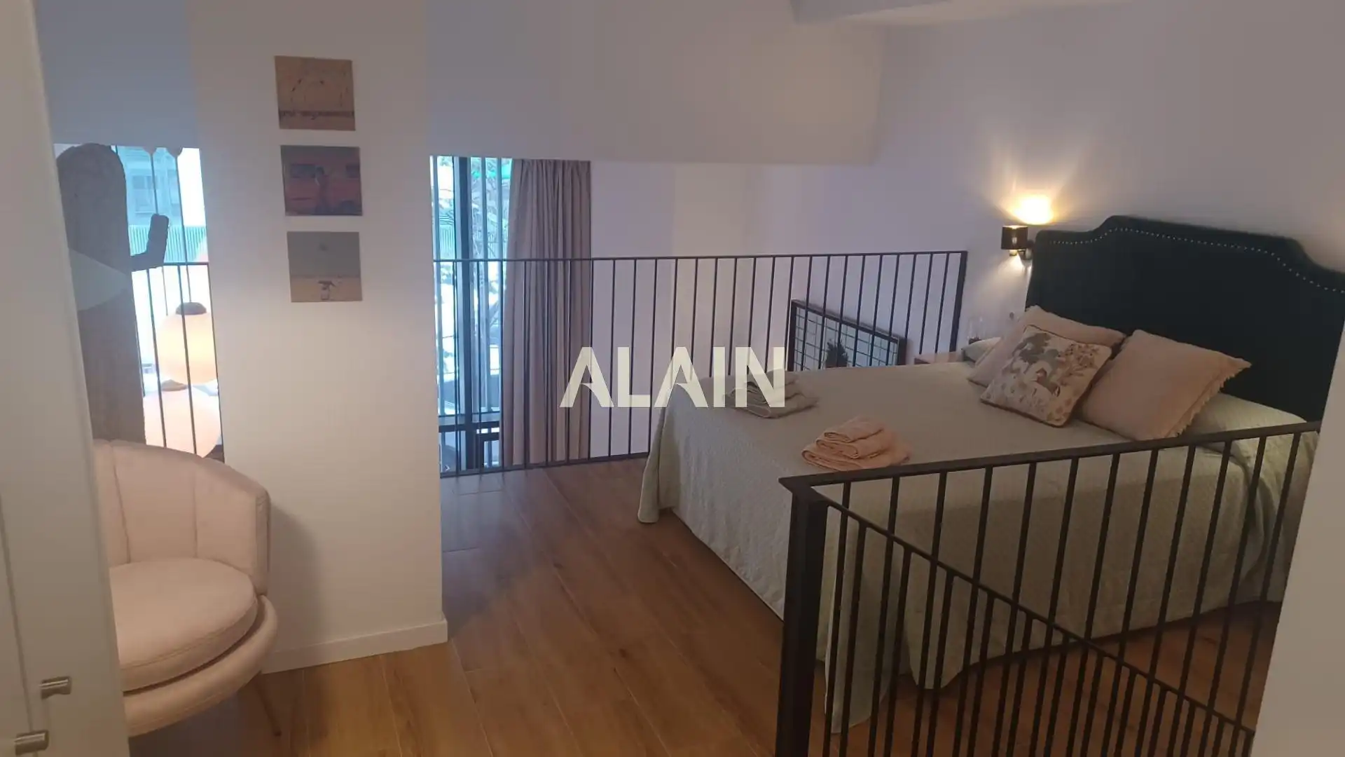 Habitación de Loft en venta en Valencia con Aire acondicionado, Parquet y Amueblado