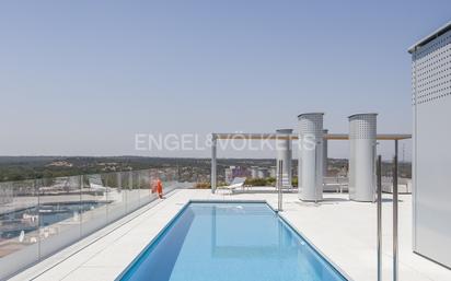 Swimming pool of Flat for sale in  Madrid Capital  with Air Conditioner, Swimming Pool and Balcony