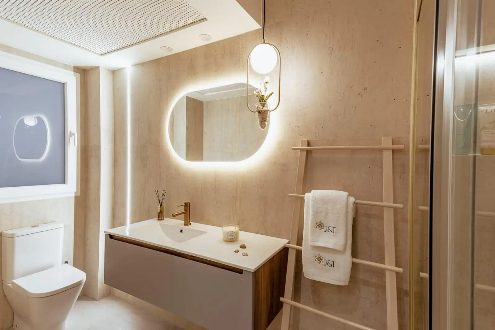 Bathroom of Study for rent in Elda  with Air Conditioner, Heating and Furnished