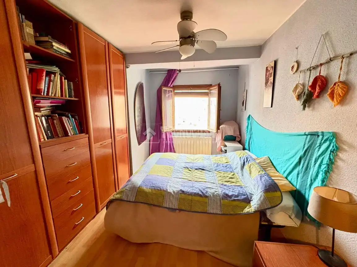 Bedroom of Flat for sale in Zaragoza  with Heating
