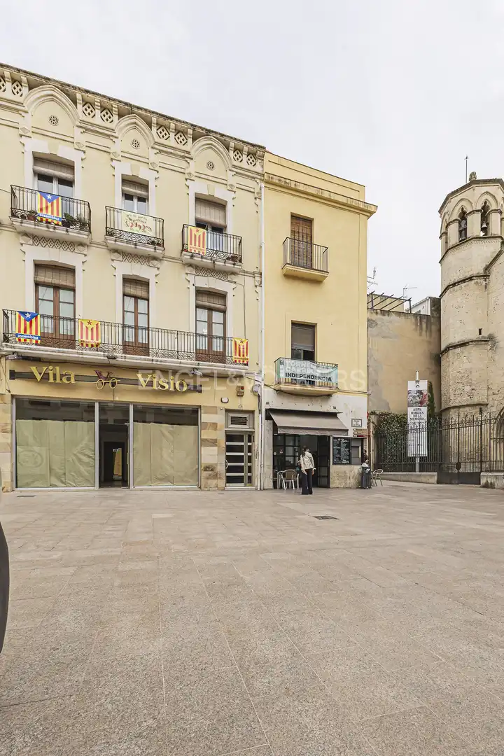 Vista exterior de Edifici en venda en Vilafranca del Penedès
