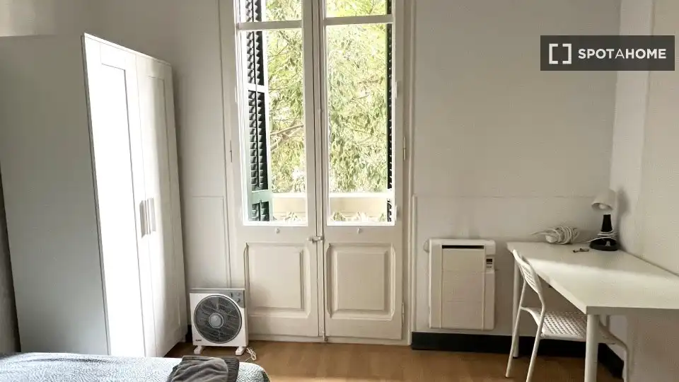 Bedroom of Flat for share in Barcelona  with Air Conditioner, Heating and Terrace