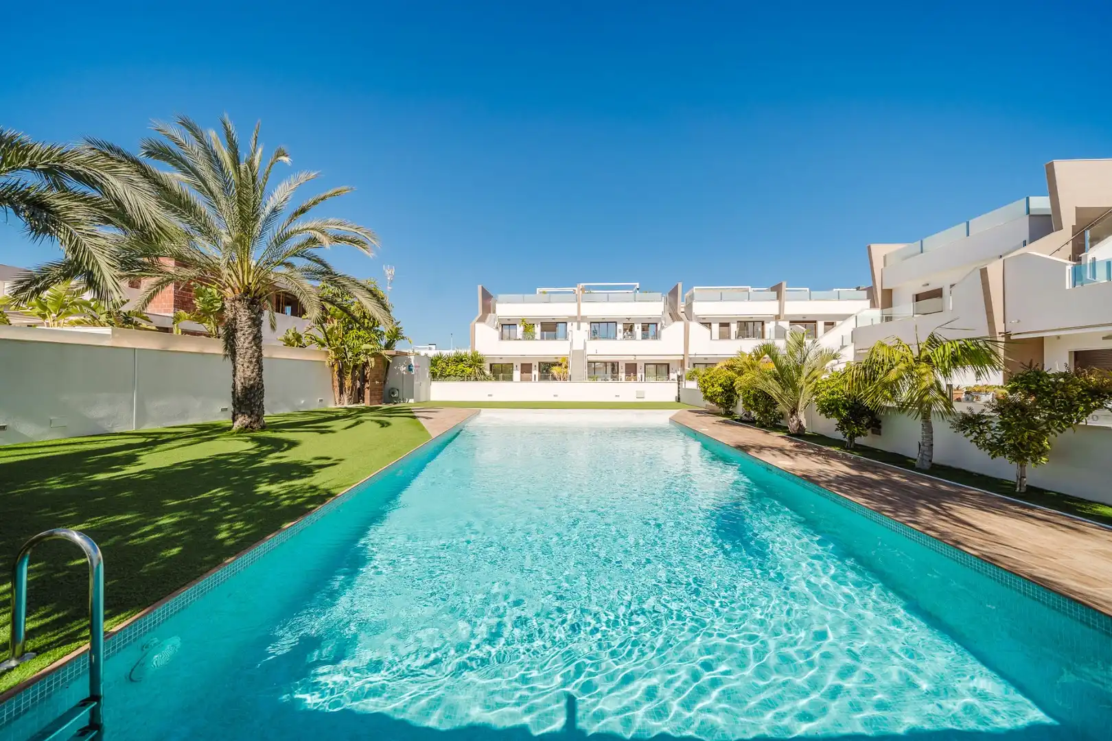 Apartamento con piscina en venta en Pilar de la Horadada ciudad