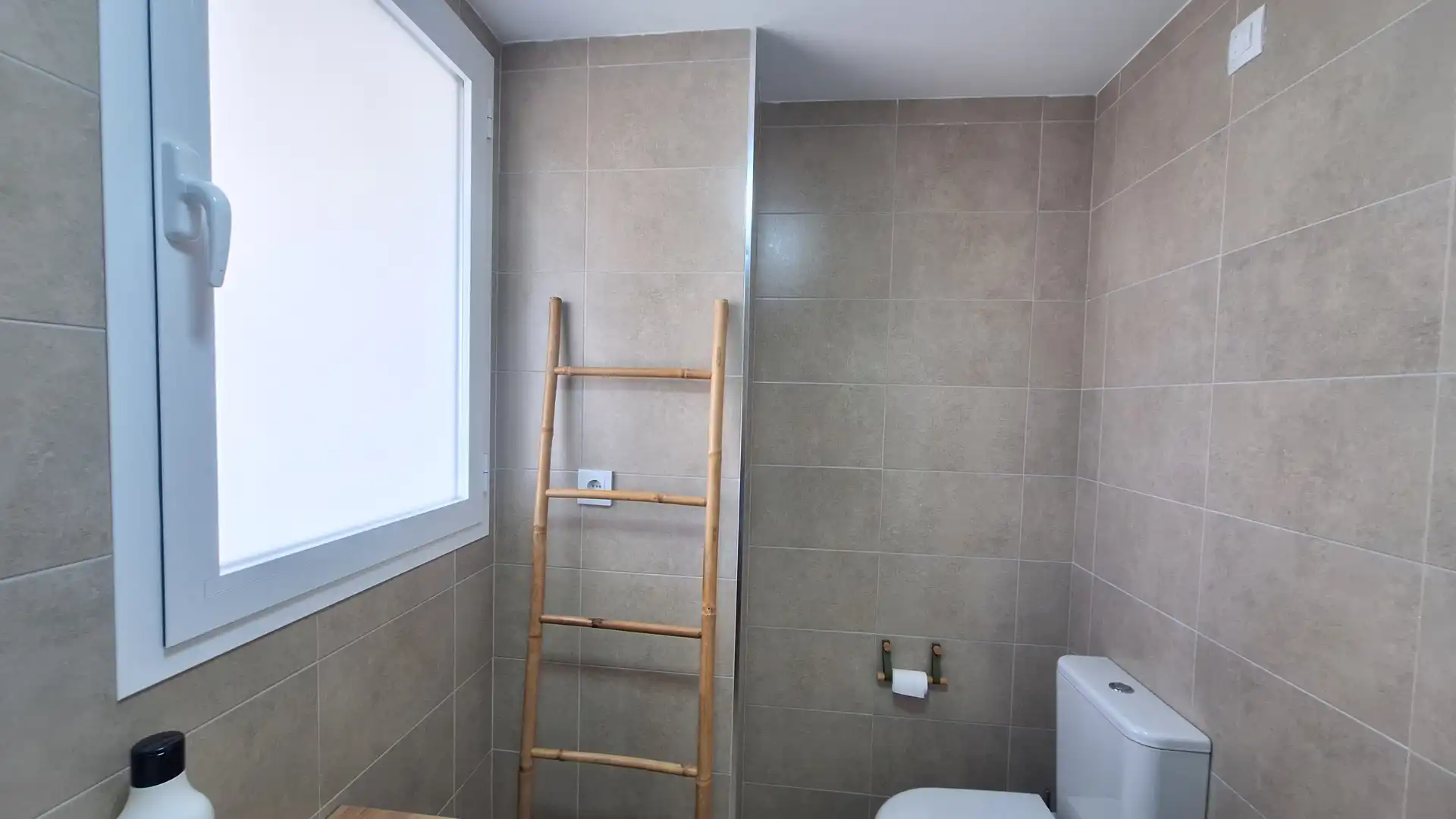 Bathroom of Flat for sale in Estepona  with Air Conditioner, Storage room and Swimming Pool