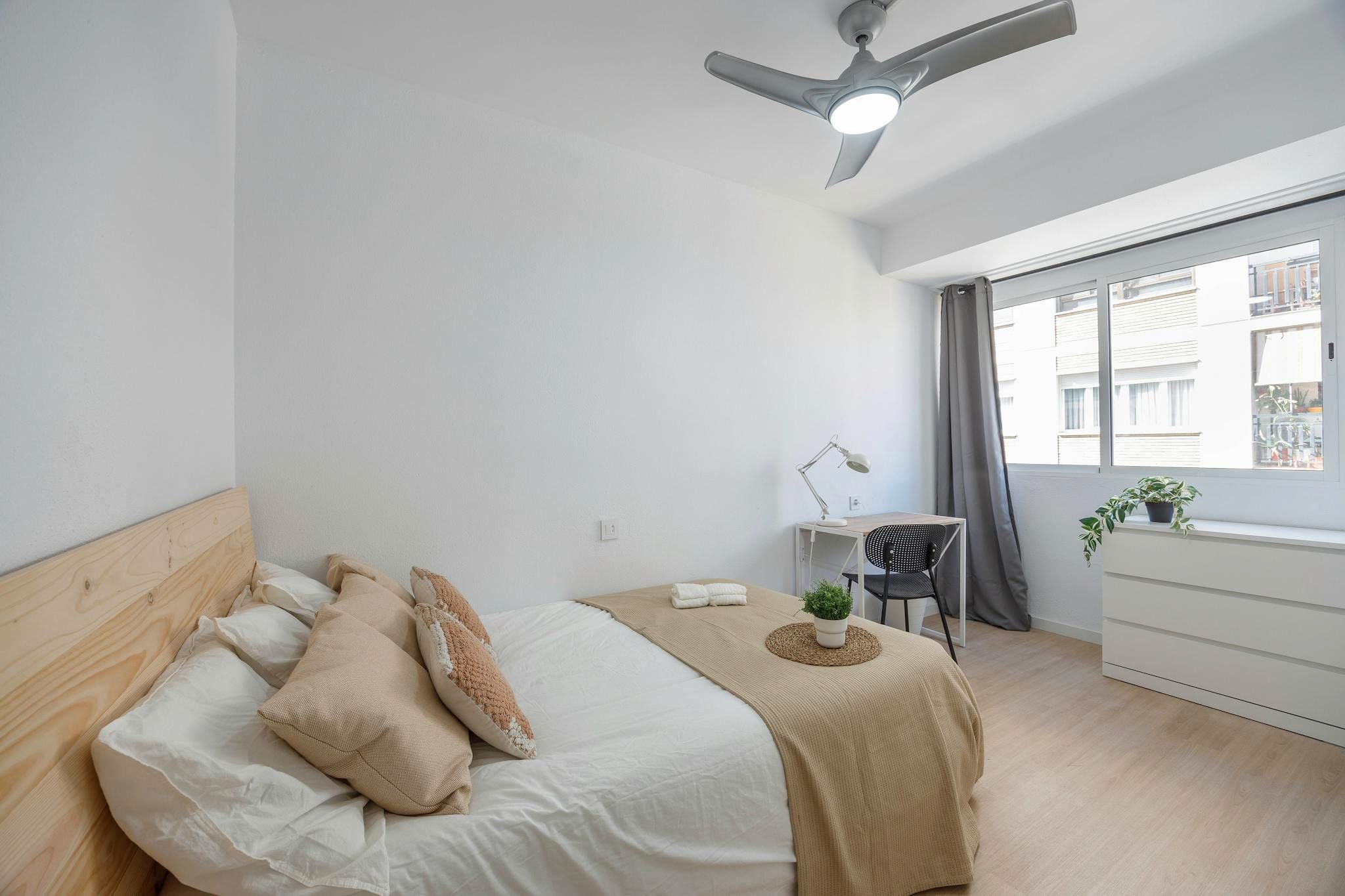 Dormitori de Pis per a compartir en  Valencia Capital amb Aire condicionat, Calefacció i Moblat