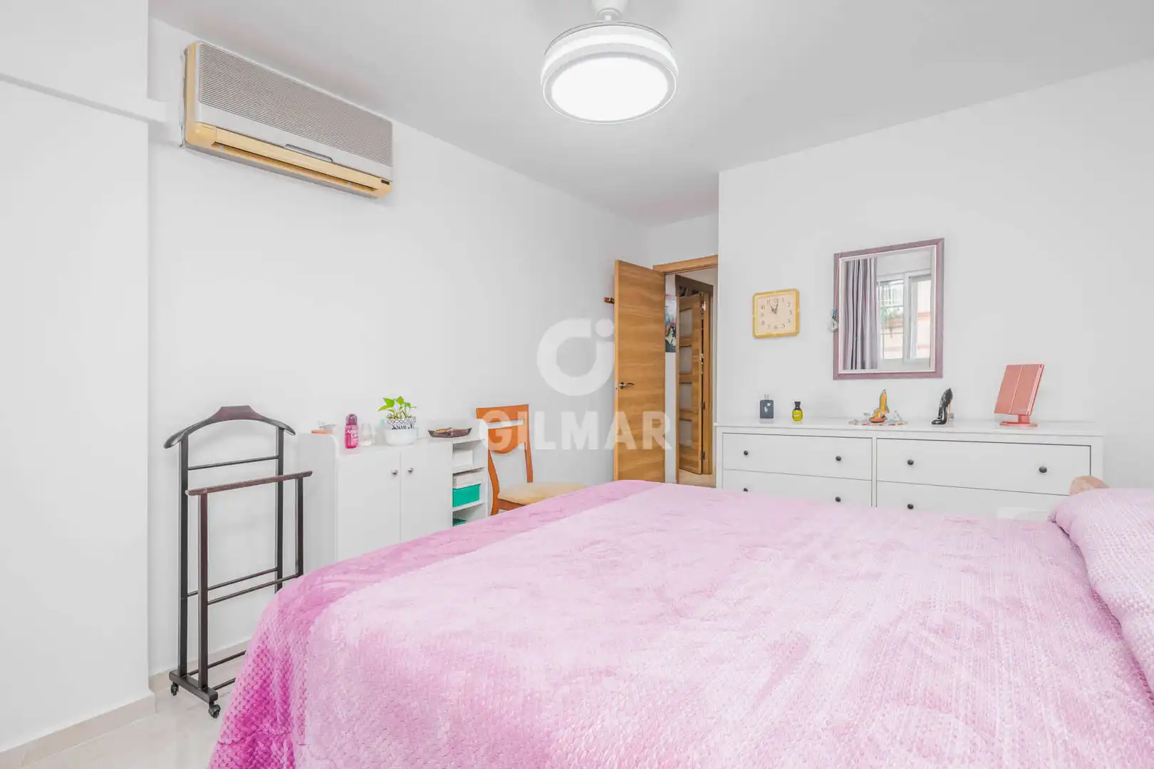 Bedroom of Flat for sale in Sevilla  with Heating, Storage room and Balcony