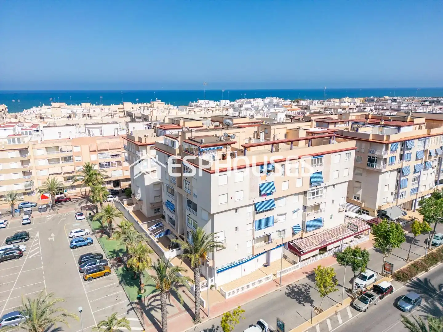 Exterior view of Attic for sale in Guardamar del Segura  with Air Conditioner, Terrace and Storage room