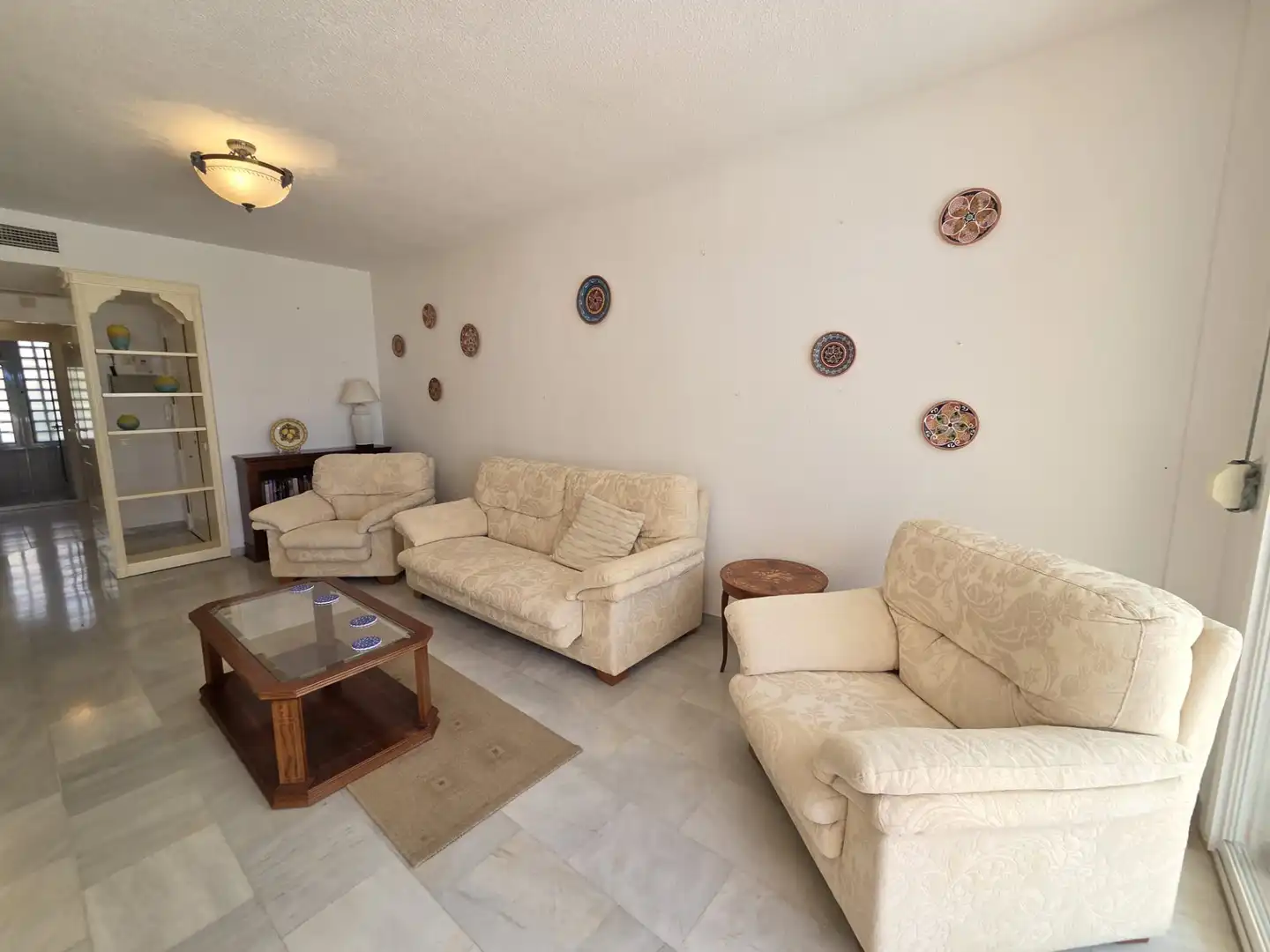 Sala de estar de Piso en venta en Torremolinos con Terraza, Trastero y Amueblado