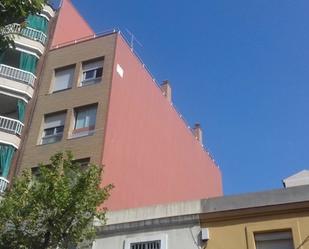 Vista exterior de Edifici en venda en L'Hospitalet de Llobregat