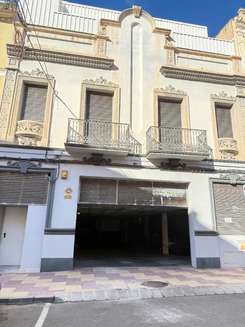 Individual con ascensor en venta en Calle Cervantes 12