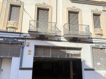 Individual con ascensor en venta en Calle Cervantes 12