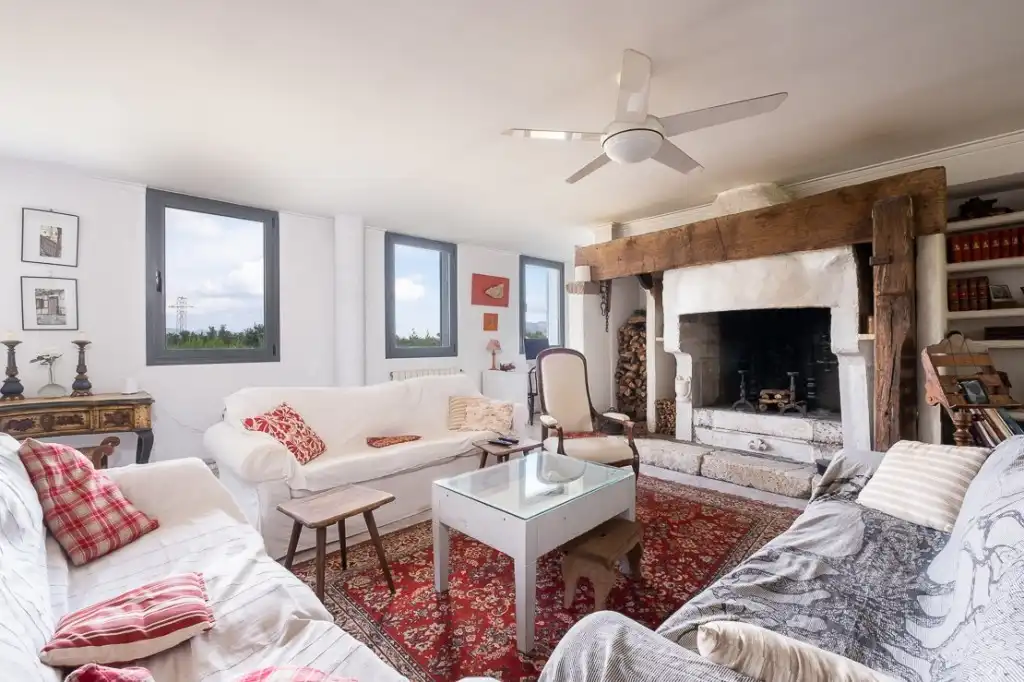 Living room of Country homes for sale in Alcúdia  with Air Conditioner, Heating and Private garden