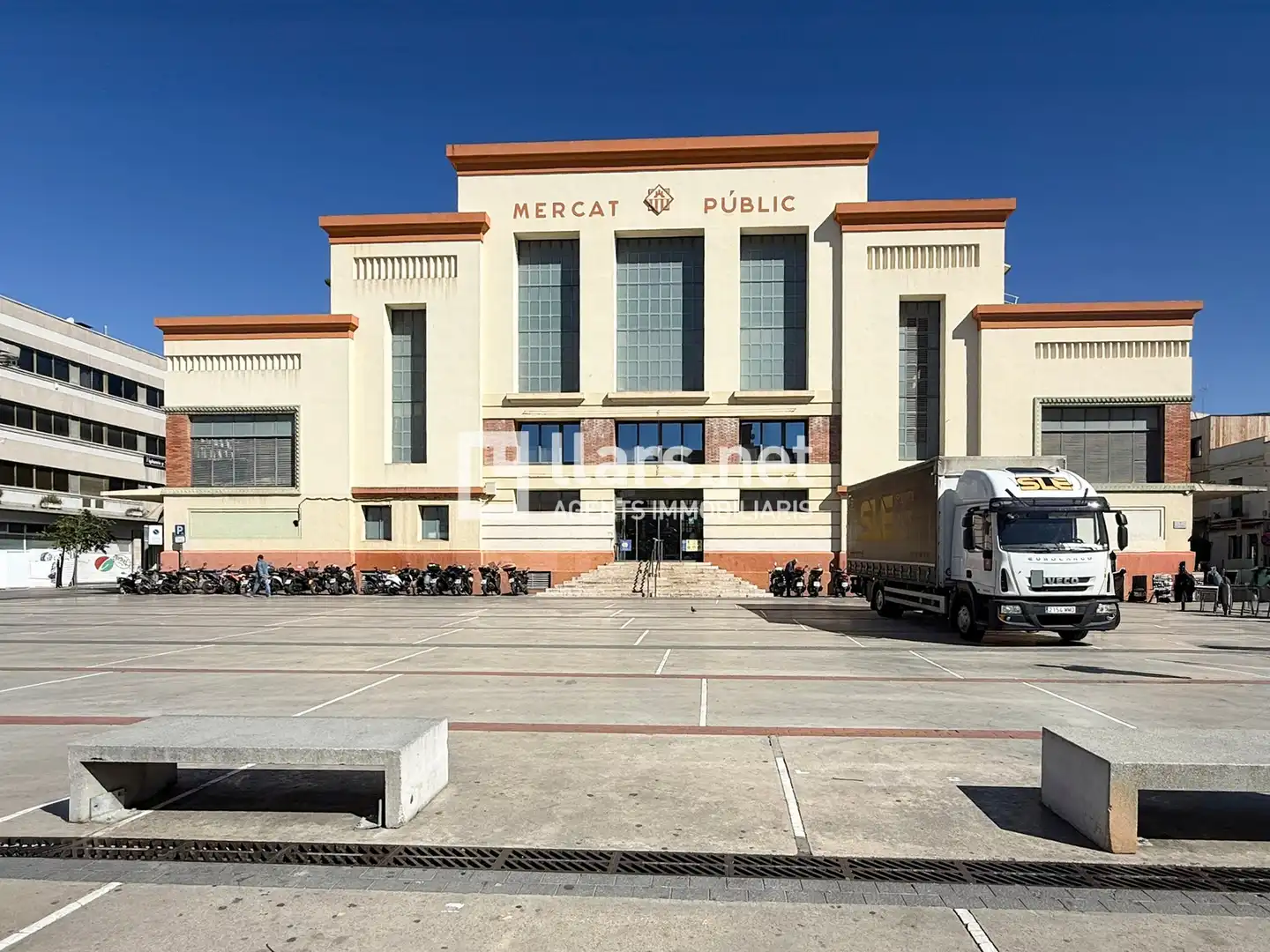 Vista exterior de Local en venta en Vilanova i la Geltrú
