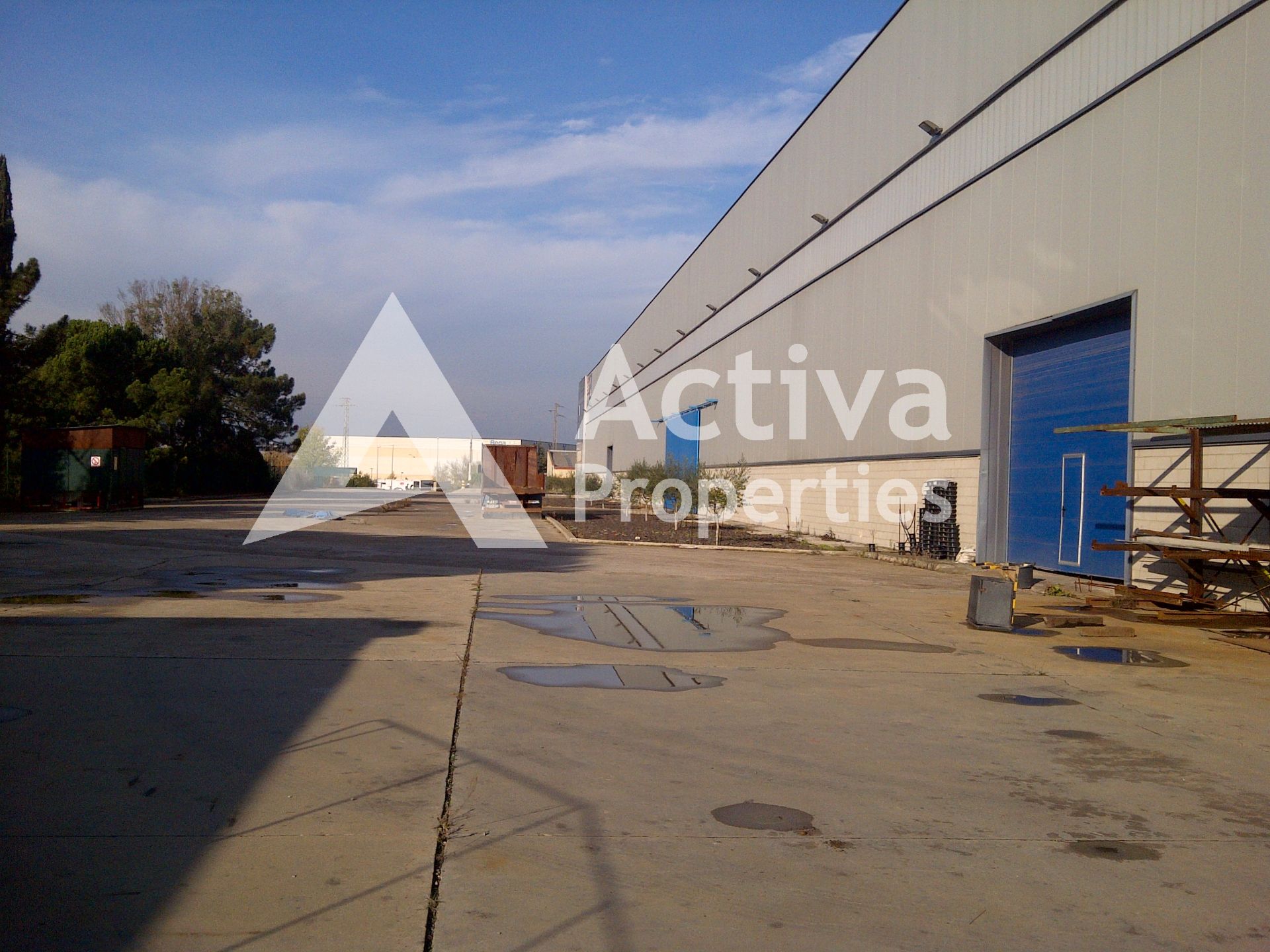 Vista exterior de Nau industrial de lloguer en Parets del Vallès amb Calefacció i Alarma