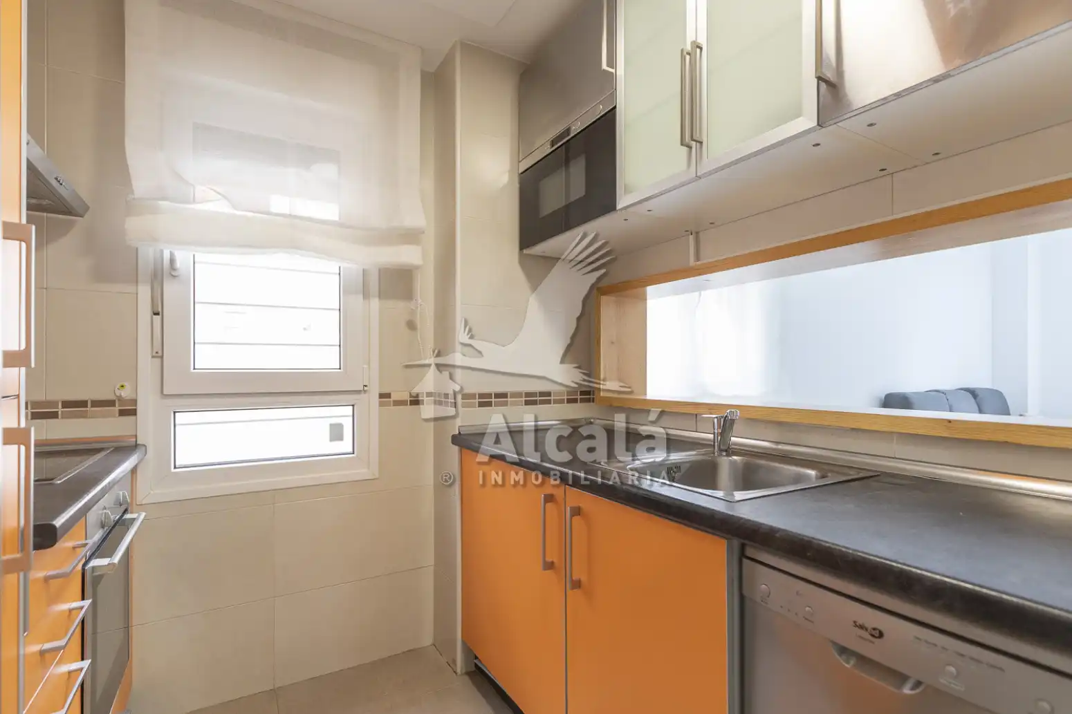 Cocina de Piso en venta en Alcalá de Henares con Aire acondicionado, Calefacción y Jardín privado