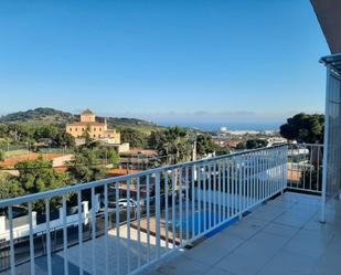 Vista exterior de Casa o xalet en venda en Badalona amb Calefacció, Jardí privat i Terrassa