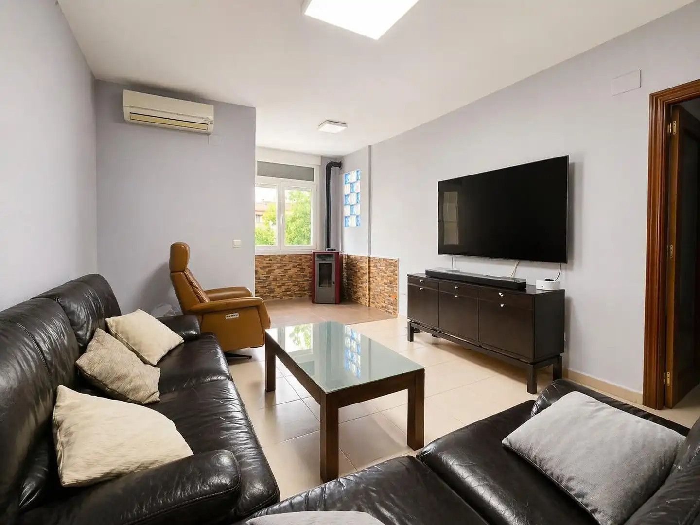 Living room of Flat for sale in Plasencia  with Air Conditioner, Storage room and Balcony