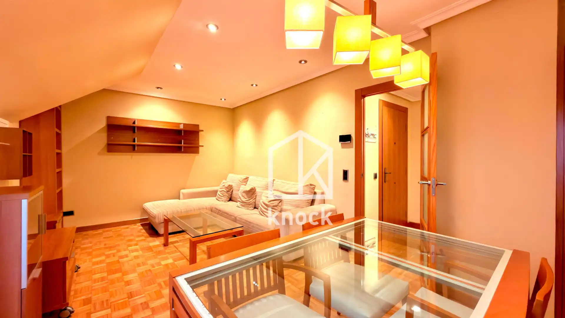 Vista exterior de Àtic en venda en Oviedo  amb Calefacció, Parquet i Terrassa