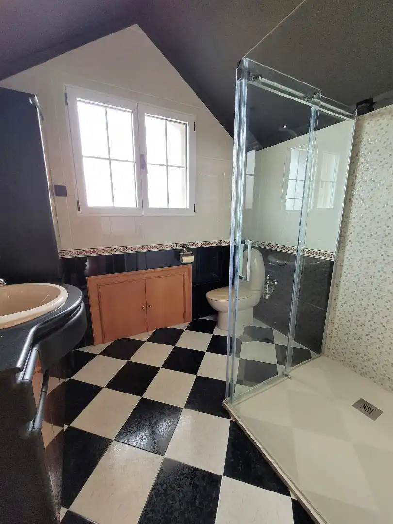 Badezimmer von Haus oder Chalet zur Miete in Castro-Urdiales mit Heizung, Privatgarten und Terrasse