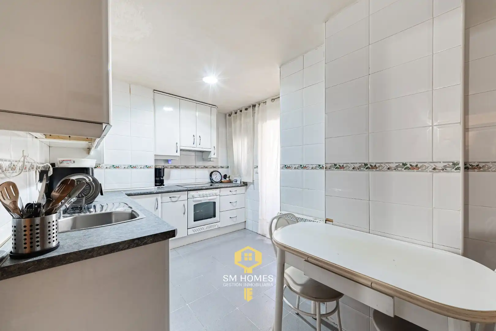 Kitchen of Flat for sale in Mejorada del Campo  with Air Conditioner, Heating and Storage room