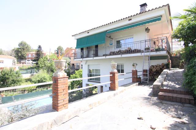Casa-chalet en Venta en Abrera