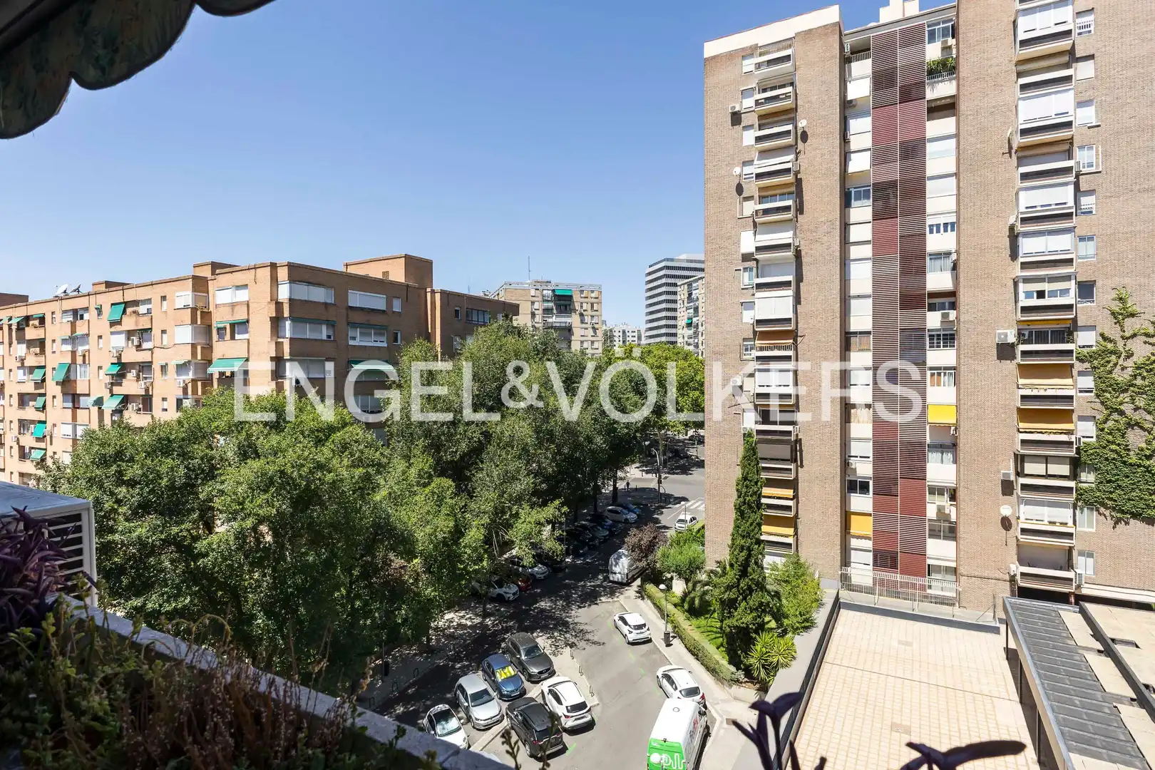 Vista exterior de Piso en venta en Madrid con Calefacción y Balcón